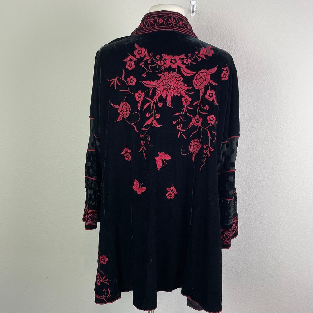 John Mark Red Black Embroidered Velvet Mixed Media Topper Jacket Kimono Medium - Picture 6 of 10